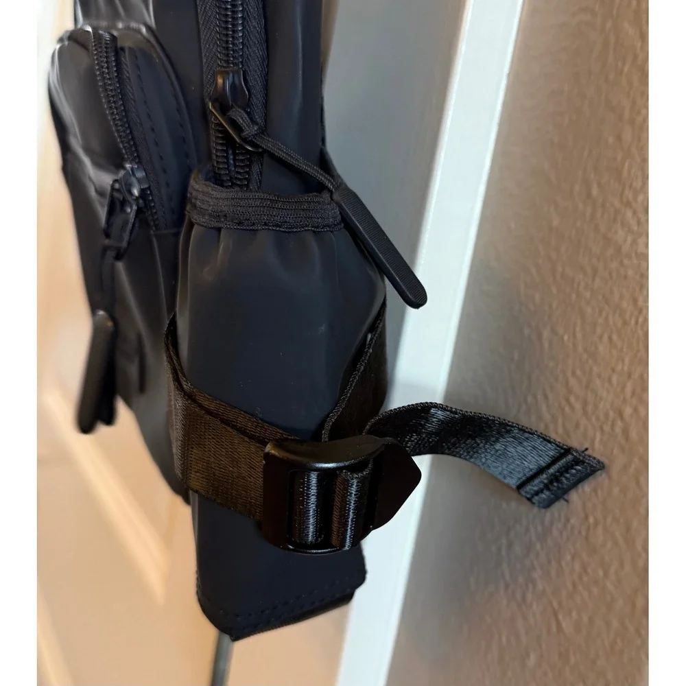 Duchamp London Black Sling Crossbody Unisex Bottle Holder Padded Travel Bag